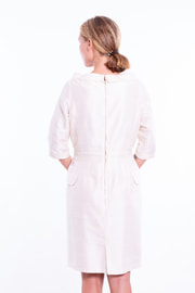robe en soie sauvage couleur ivoire, entièrement doublée en soie et coton, esprit vintage, jupe droite, ceinture cousue, dos