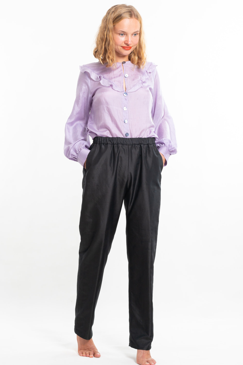 black trousers in natural silk, elastic waist and side pockets, front