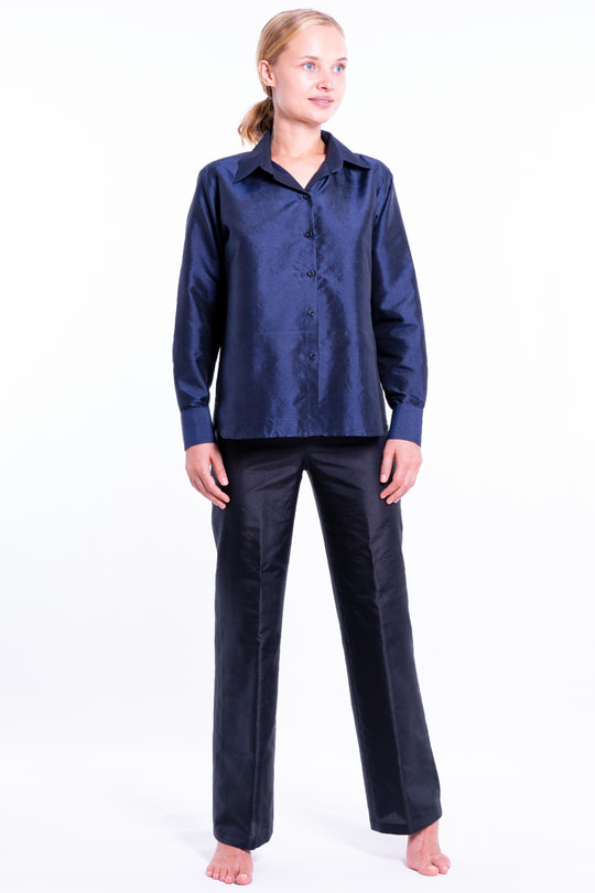 chemise bleu marine en soie naturelle, issue du commerce équitable