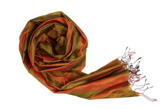 écharpe verte et orange en soie naturelle avec des franges rouges, lumineuse et douce, étole