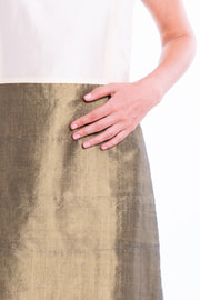robe en soie naturelle bi-color, bronze et ivoire, sans manches, léger effet boule, doublée de soie fine, teinture Oeko-Tex